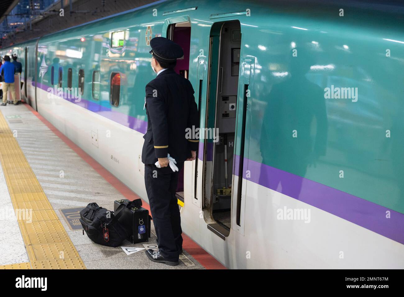 Tokyo, Japan. 27th Jan, 2023. JR East crew members prepare a E5 series