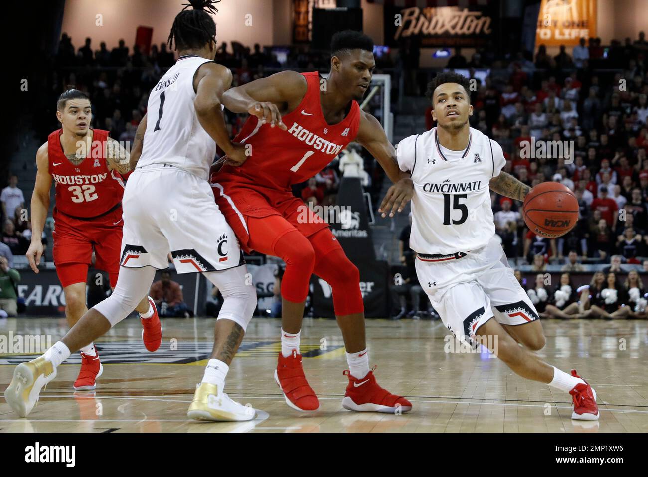Cincinnati's Cane Broome (15) drives around Houston's Chris Harris Jr