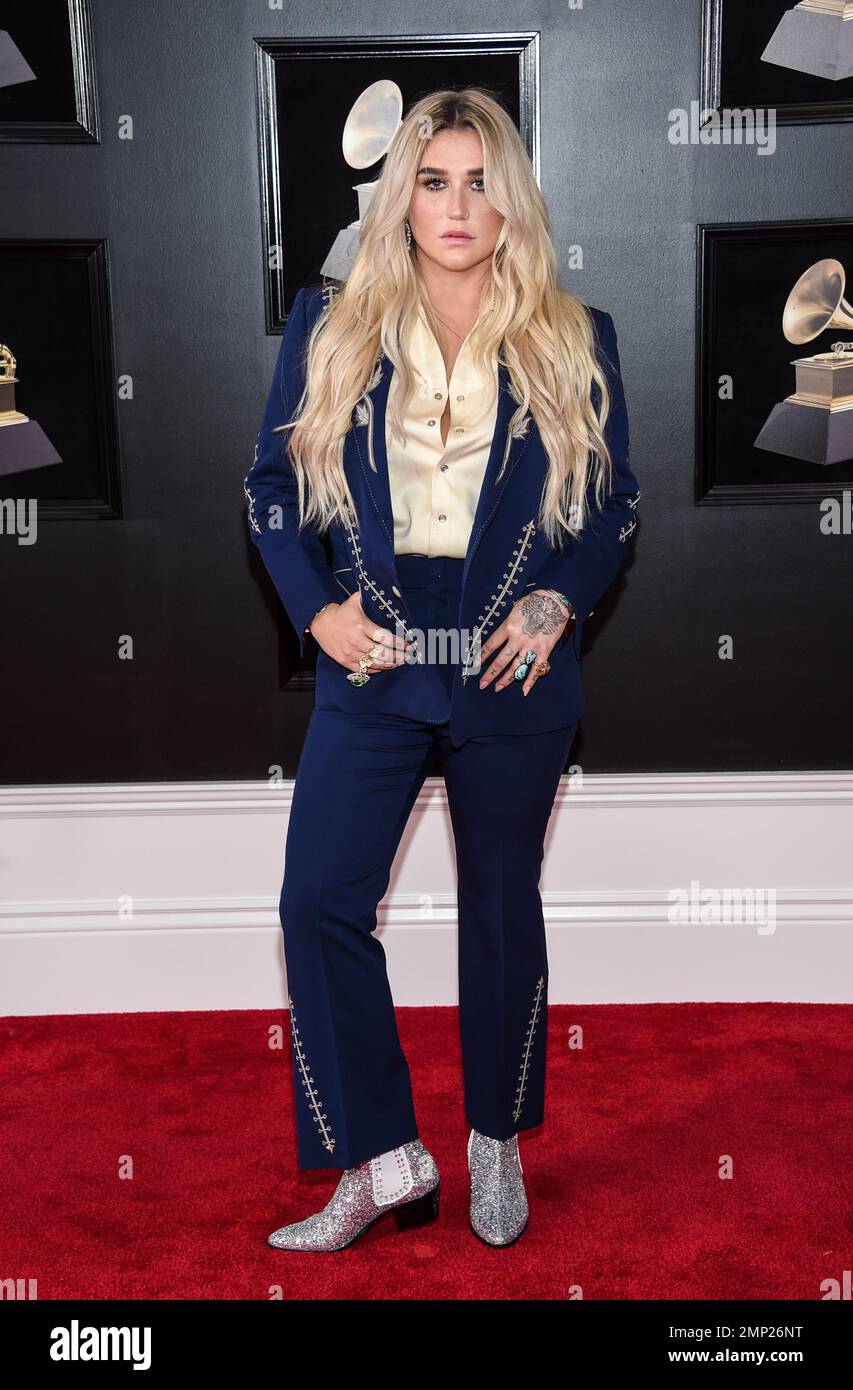 Kesha arrives at the 60th annual Grammy Awards at Madison Square Garden(01)