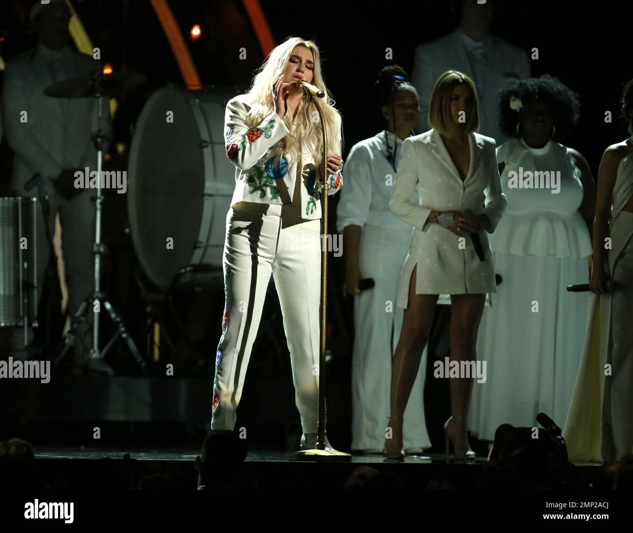 Kesha performs 