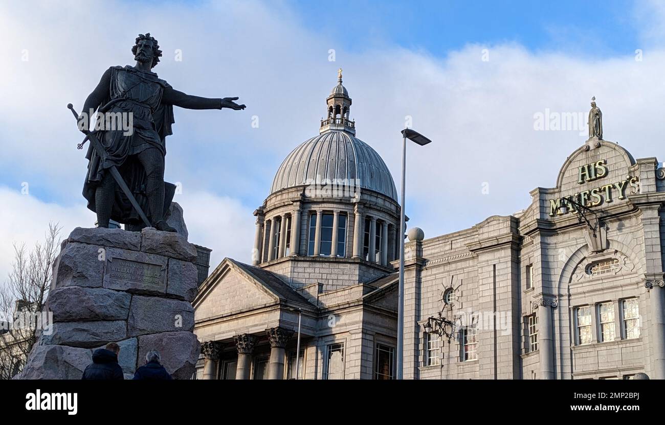 His Majesty's Theatre and William Wallace statue, Aberdeen Stock Photo