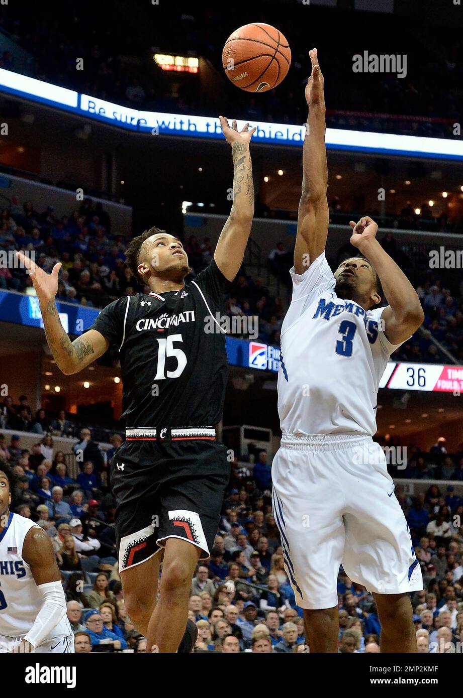 Cincinnati guard Cane Broome (15) shoots against Memphis guard Jeremiah