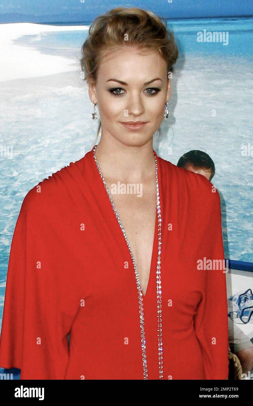 Yvonne Strahovski at the G'Day USA Australia.com Black Tie Gala in