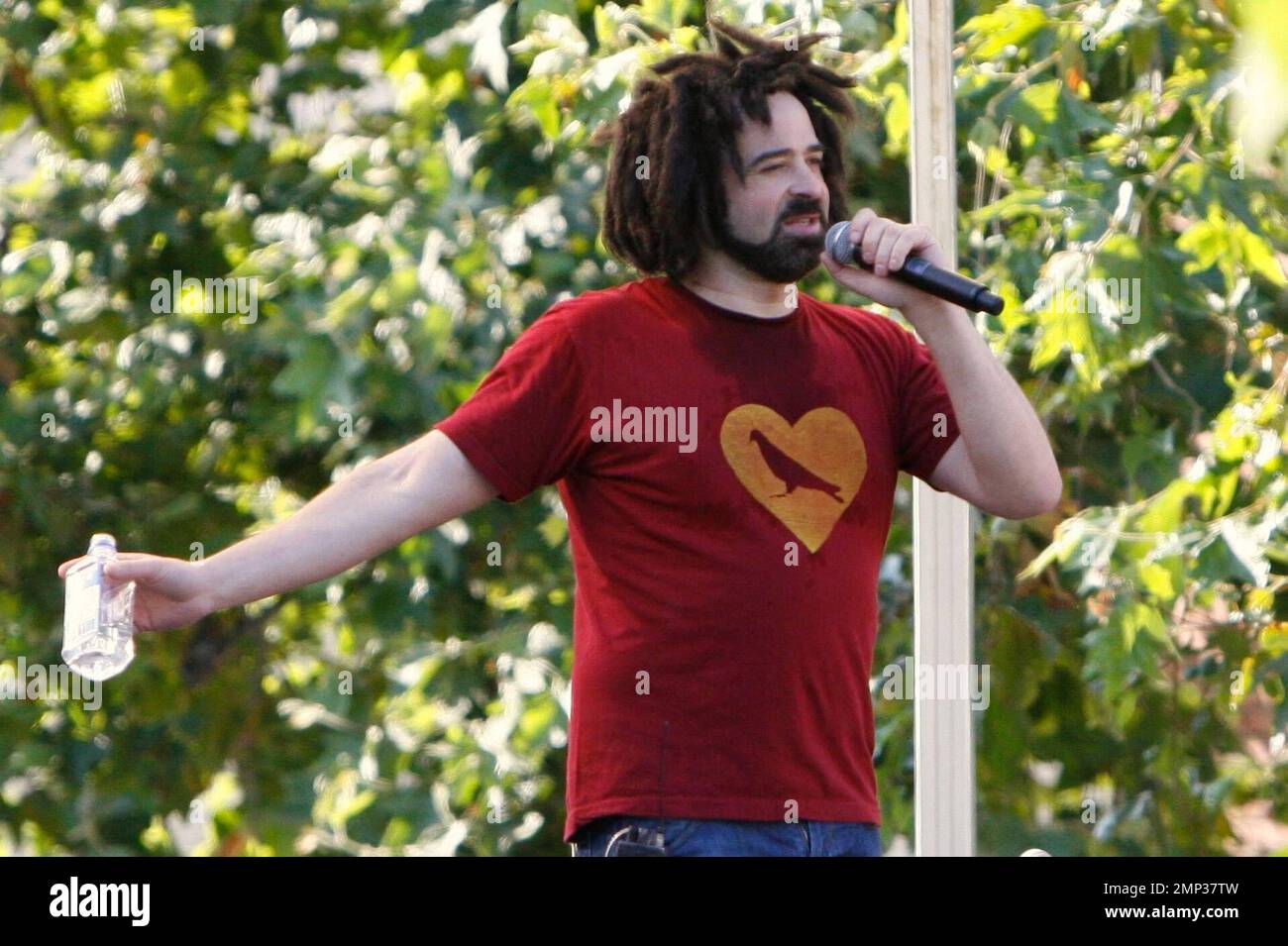 Counting Crows perform Live in front of the Apple Store at the Grove ...