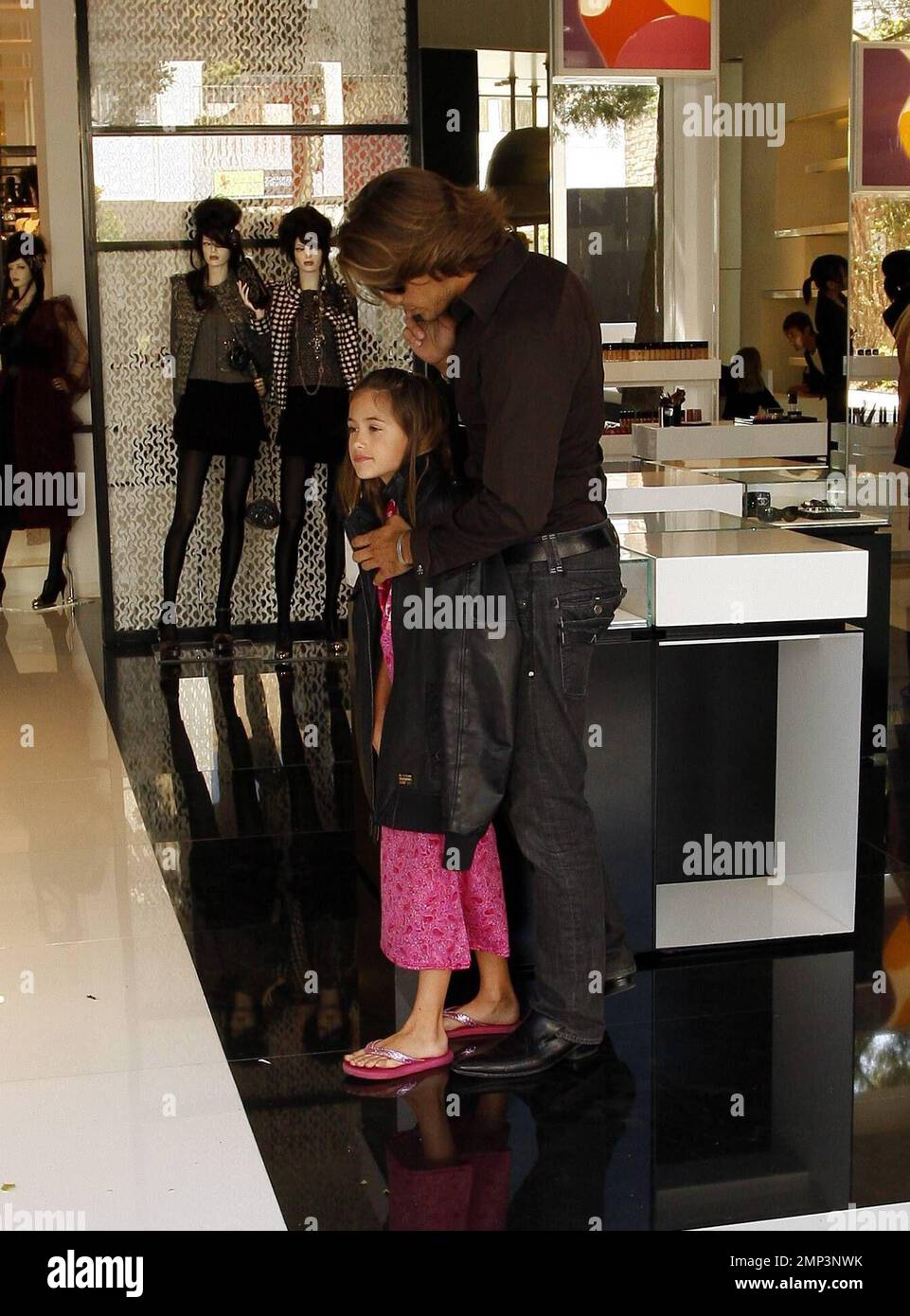 Shana Sand with her daughters and boyfriend shop at the Chanel store on Robertson  Blvd. and then stroll down the street past The Ivy. Los Angeles, CA. 6/1/08  Stock Photo - Alamy
