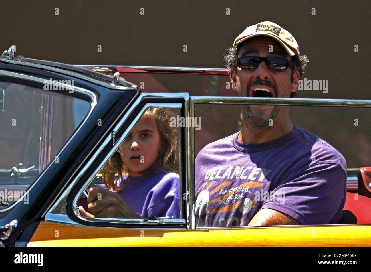 Exclusive!! Brad Garrett looks like a cartoon character behind the