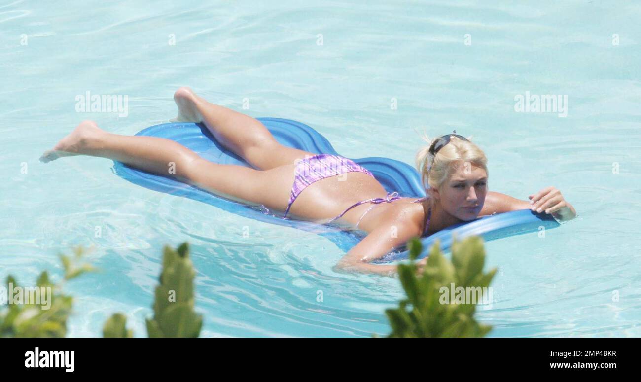 Stunning Brooke Hogan relaxes poolside in a bikini at an exclusive Miami  Beach hotel. The singing and dancing daughter of Wrestler Hulk Hogan spent  time inbetween rain showers texting on her phone