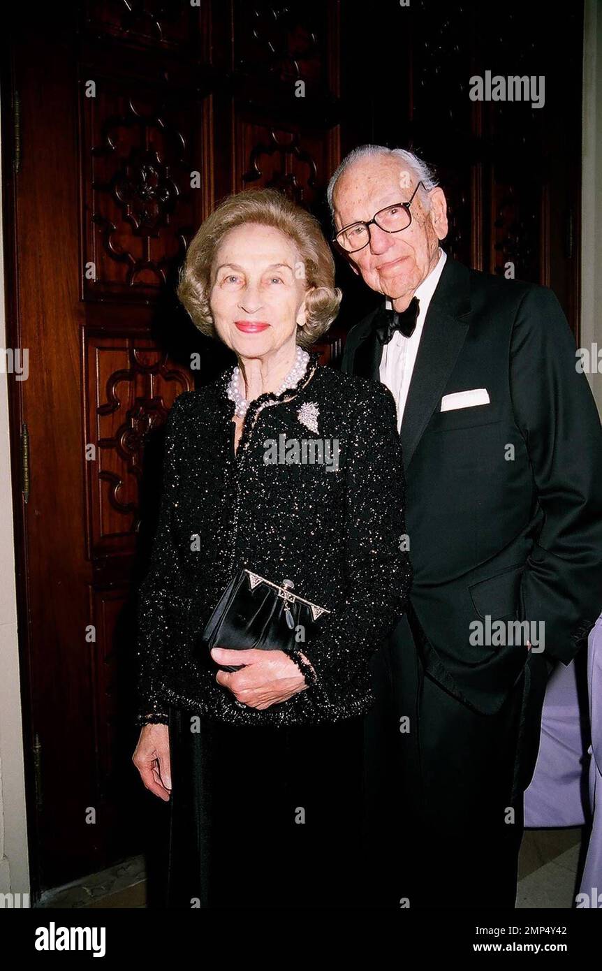 Exclusive!! Palm Beach resident Carl Shapiro and wife Ruth. Carl is reported to have lost $500 million in the Bernard Madoff swindle. Palm Beach, FL. 11/16/08. Stock Photo