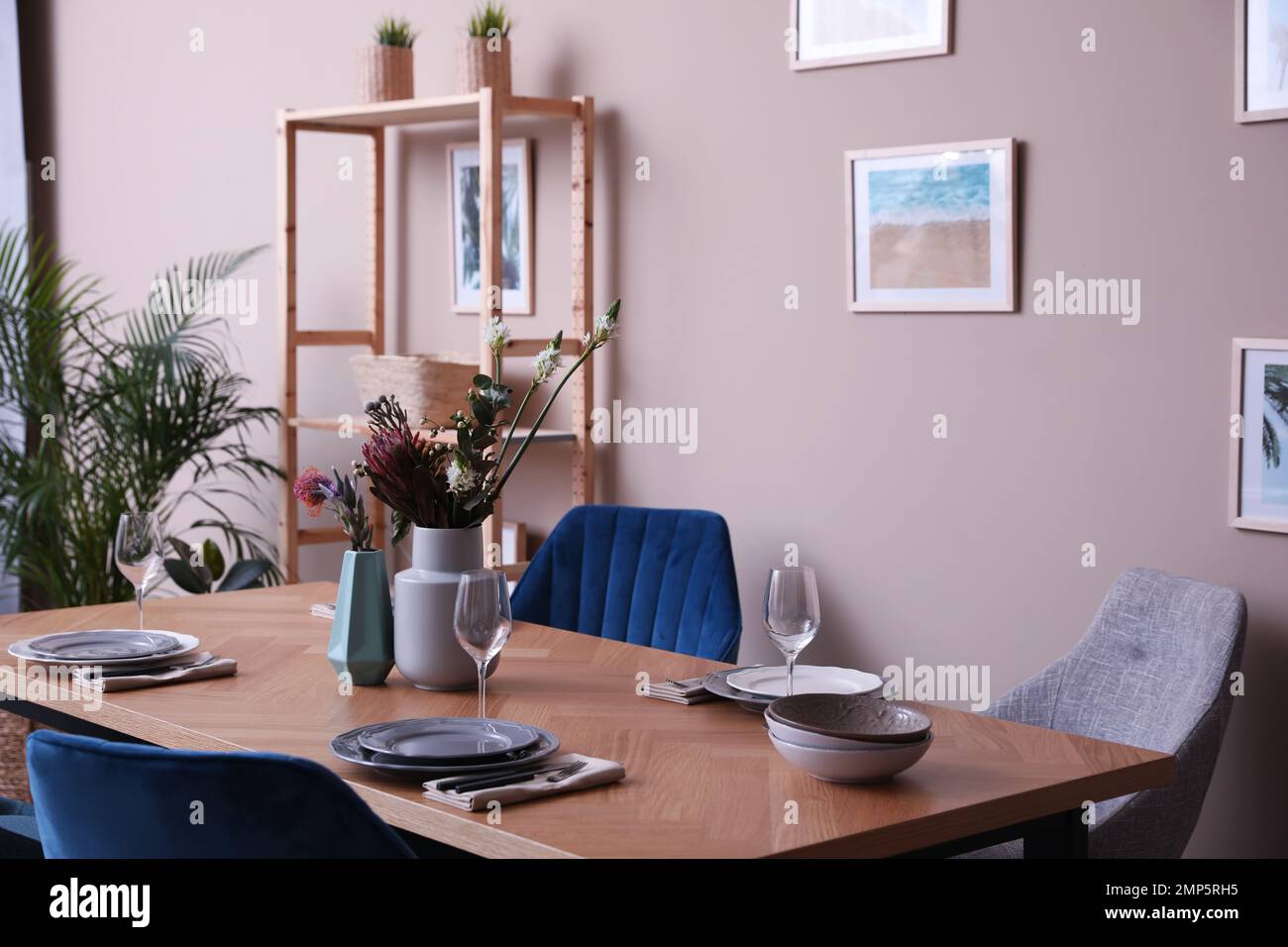 Modern dining room interior with stylish furniture Stock Photo - Alamy