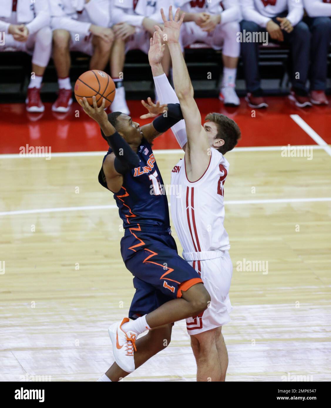 illinois-leron-black-12-shoots-against-wisconsin-s-ethan-happ-during