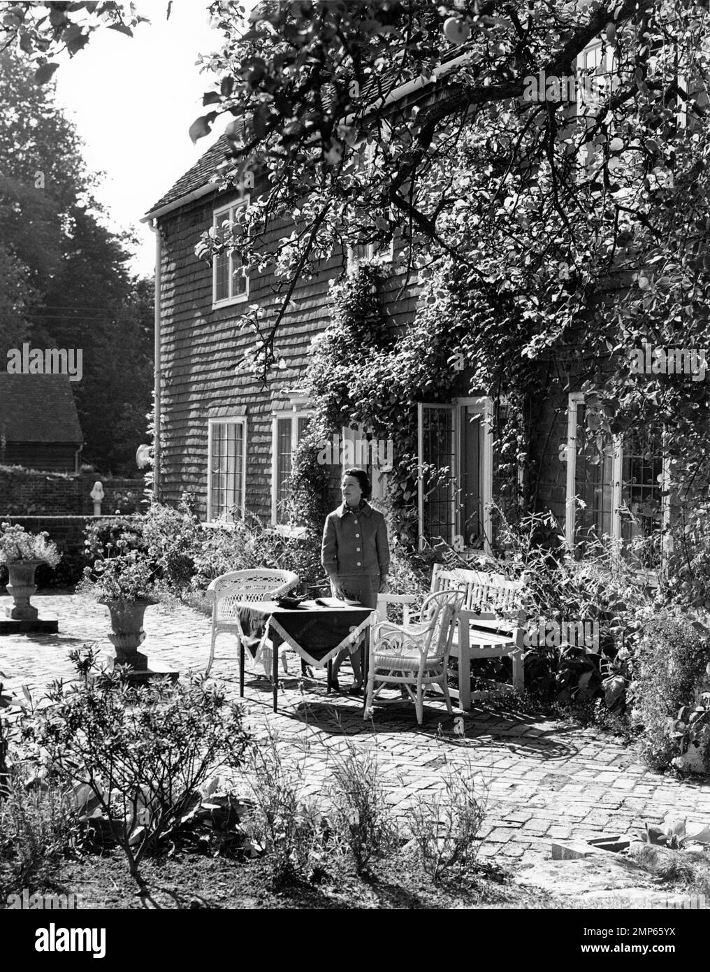 VIVIEN LEIGH circa September 1962 in her last home Tickerage Mill near ...