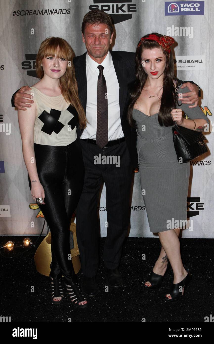 Sean Bean and his daughters Molly and Loma at the 2011 Spike TV's