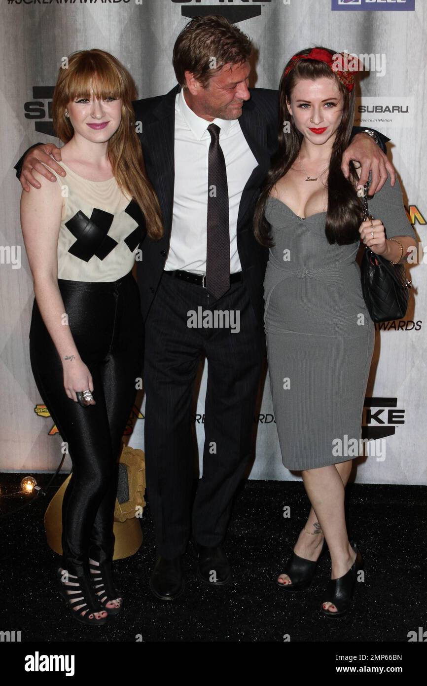 Sean Bean and his daughters Molly and Loma at the 2011 Spike TV's