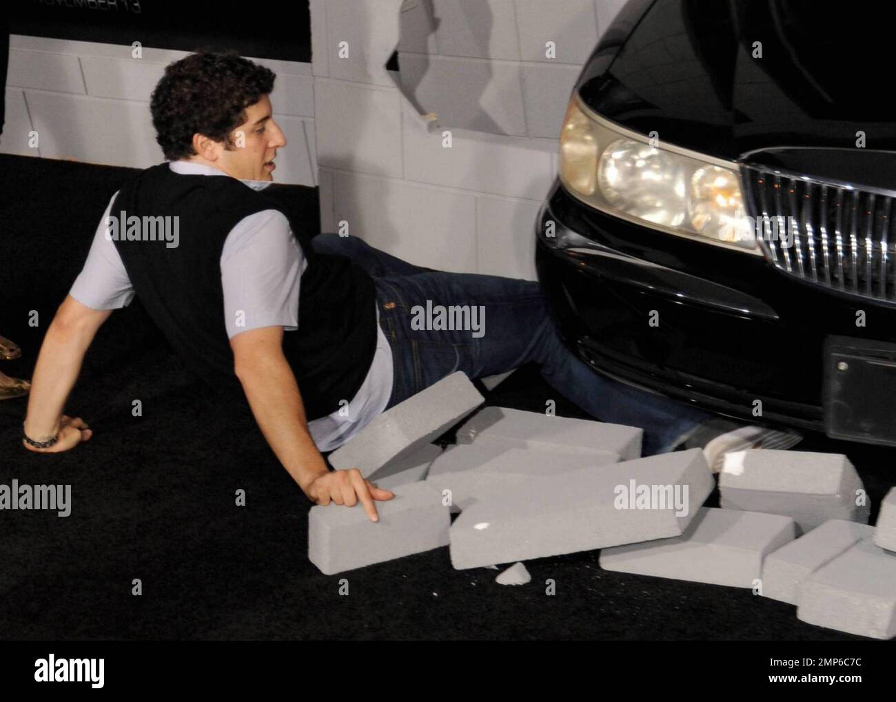 Jason Biggs at the premiere of &ldquo;2012&rdquo; at Regal Cinemas LA Live. Los