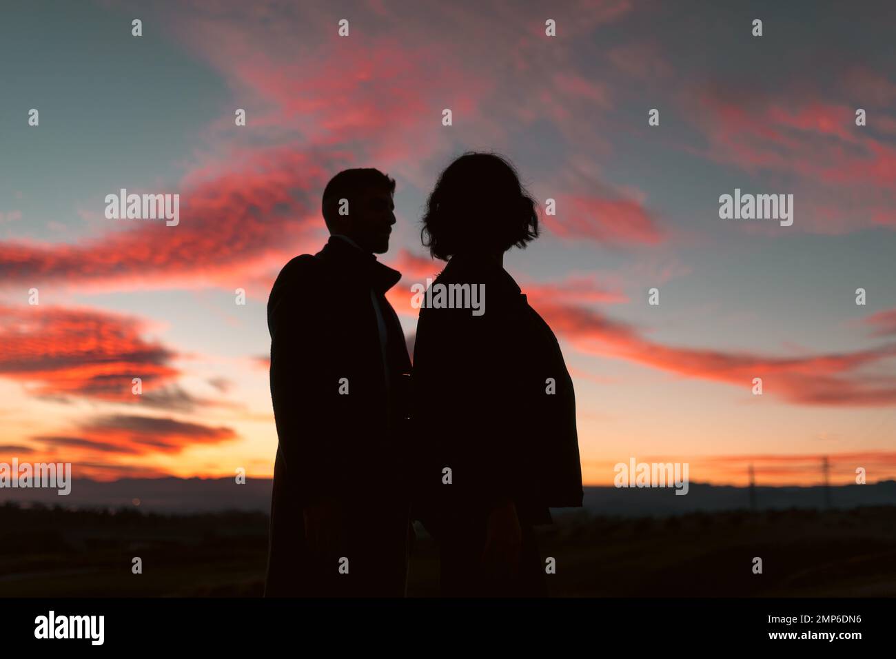 Couple silhouette under stunning sunset Stock Photo - Alamy