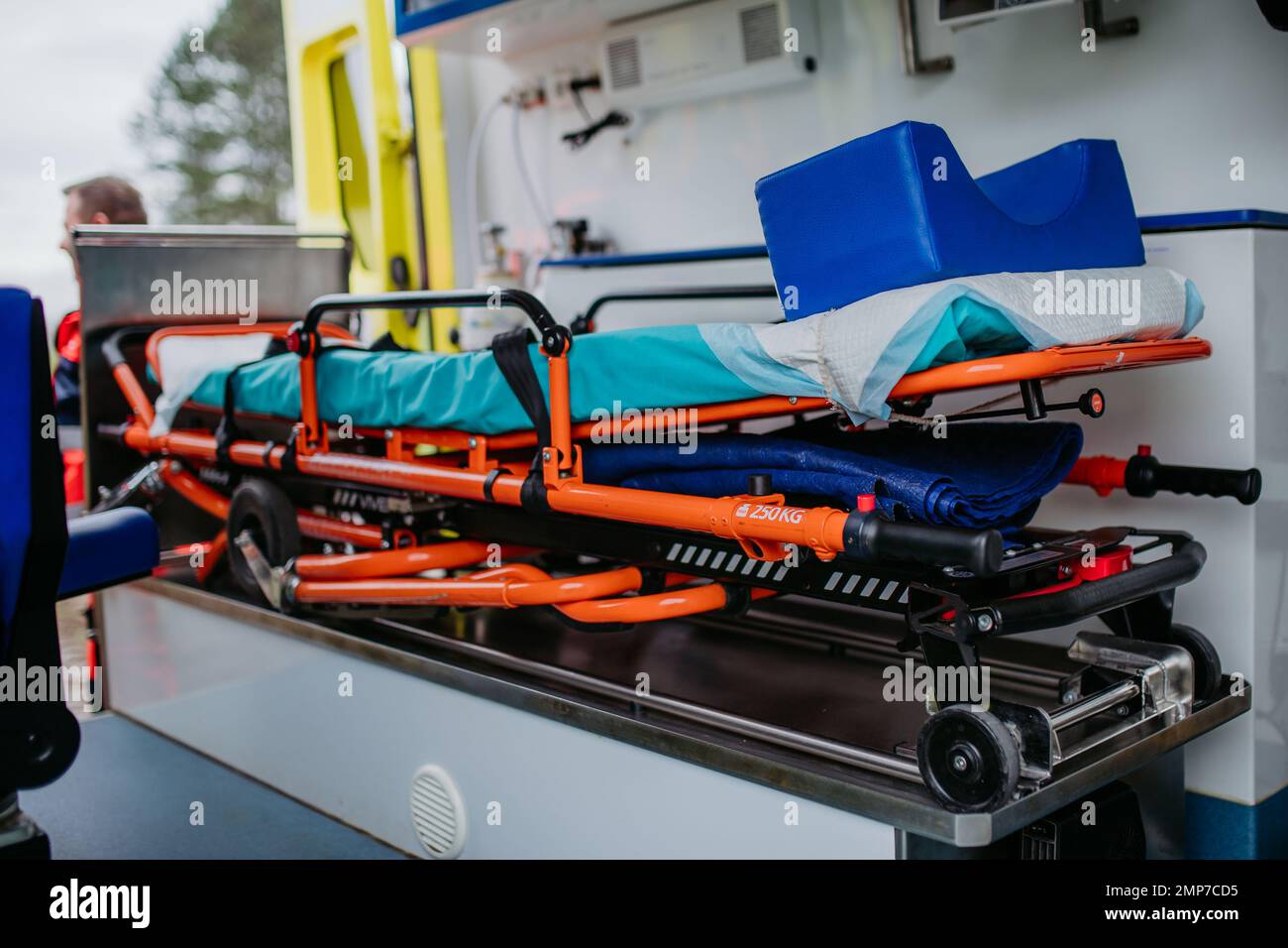 Ambulance stretcher hi-res stock photography and images - Alamy