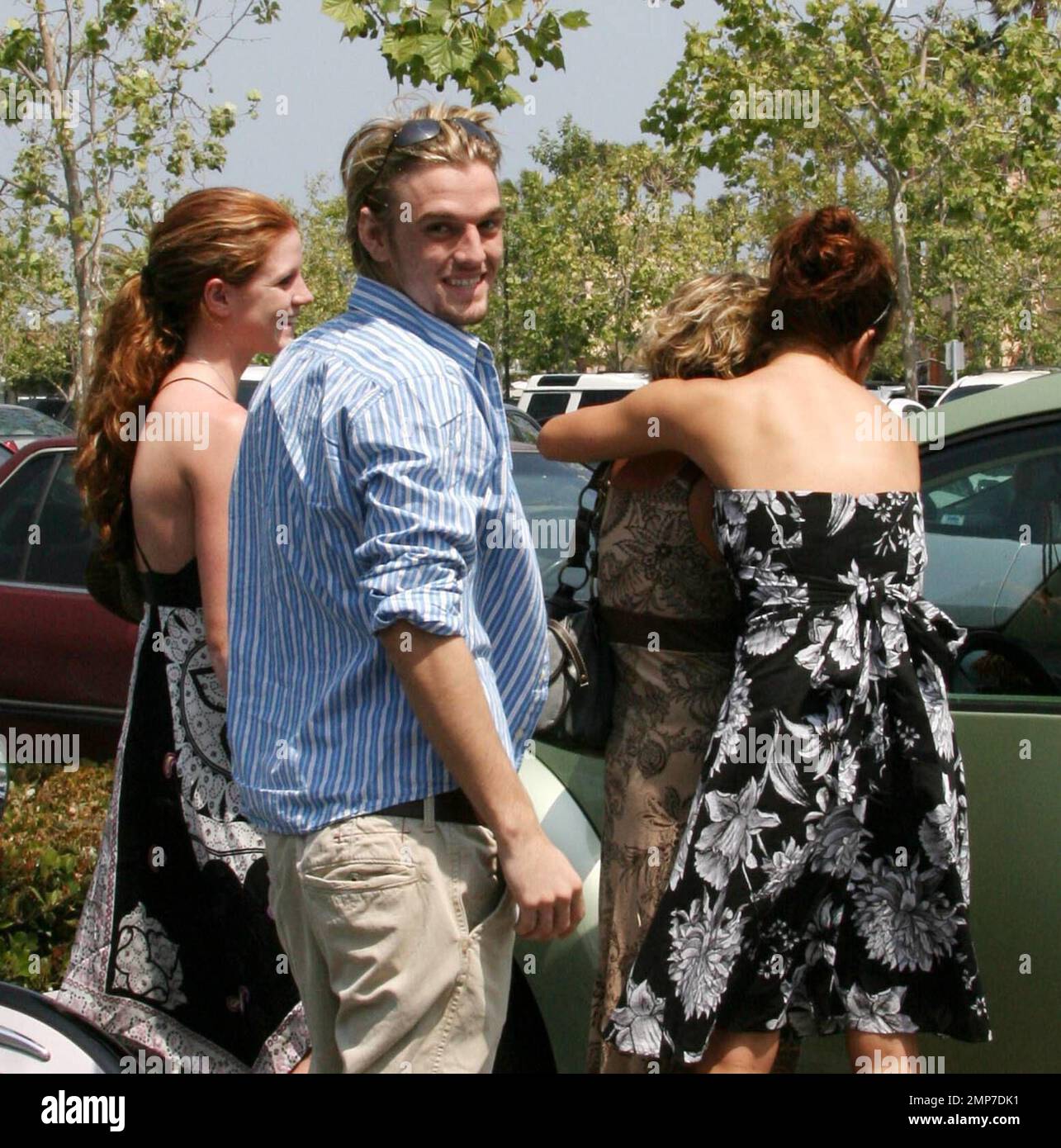 Exclusive!! Cute singer Aaron Carter has lunch on Mother's Day with