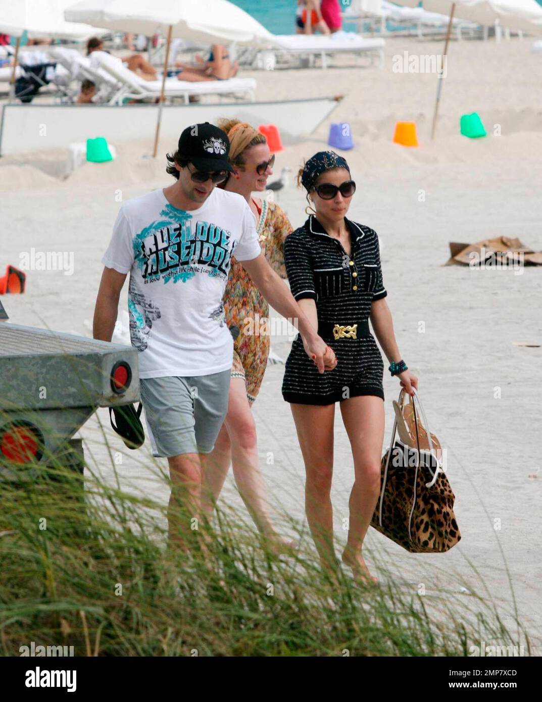 Exclusive!! Actor Adrien Brody and his Spanish girlfriend, actress/model Elsa Pataky, spend an afternoon in the Florida sun with friends. The couple, who began dating two years ago, still look very happy Exclusive!! Actor Adrien Brody and his Spanish girlfriend, actress/model Elsa Pataky, spend an afternoon in the Florida sun with friends. The couple, who began dating two years ago, still look very happy