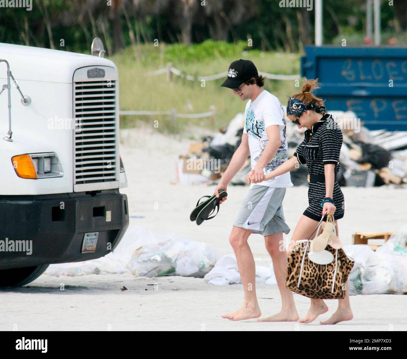 Exclusive!! Actor Adrien Brody and his Spanish girlfriend, actress/model Elsa Pataky, spend an afternoon in the Florida sun with friends. The couple, who began dating two years ago, still look very happy Exclusive!! Actor Adrien Brody and his Spanish girlfriend, actress/model Elsa Pataky, spend an afternoon in the Florida sun with friends. The couple, who began dating two years ago, still look very happy