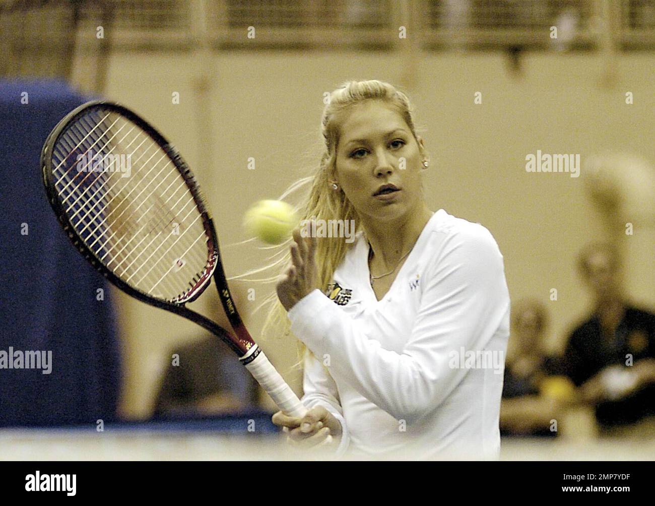 Anna kournikova at wimbledon hi-res stock photography and images - Page 2 -  Alamy