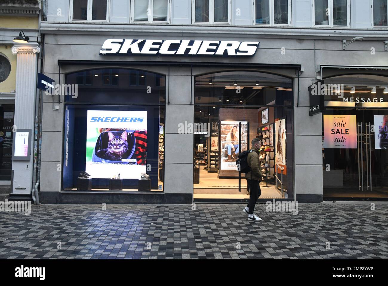 Skechers store hi-res stock photography and images - Alamy