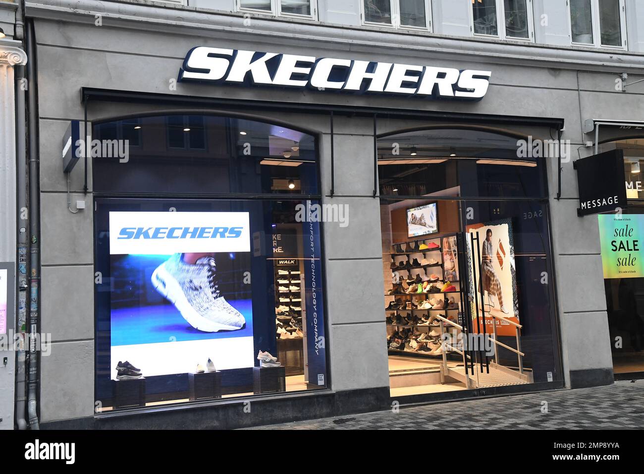 Ass Erasure regeringstid Skechers store hi-res stock photography and images - Page 2 - Alamy