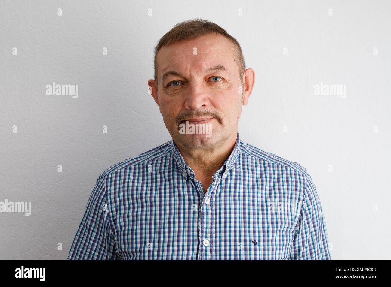 Older man in blue shirt hi-res stock photography and images - Alamy