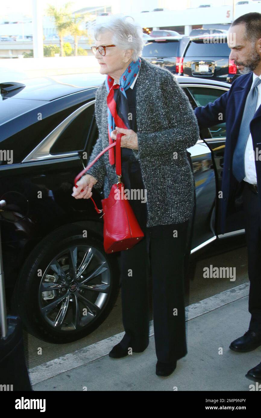 Angela Lansbury departs LAX. Los Angeles, CA. 29th January 2016. Stock Photo