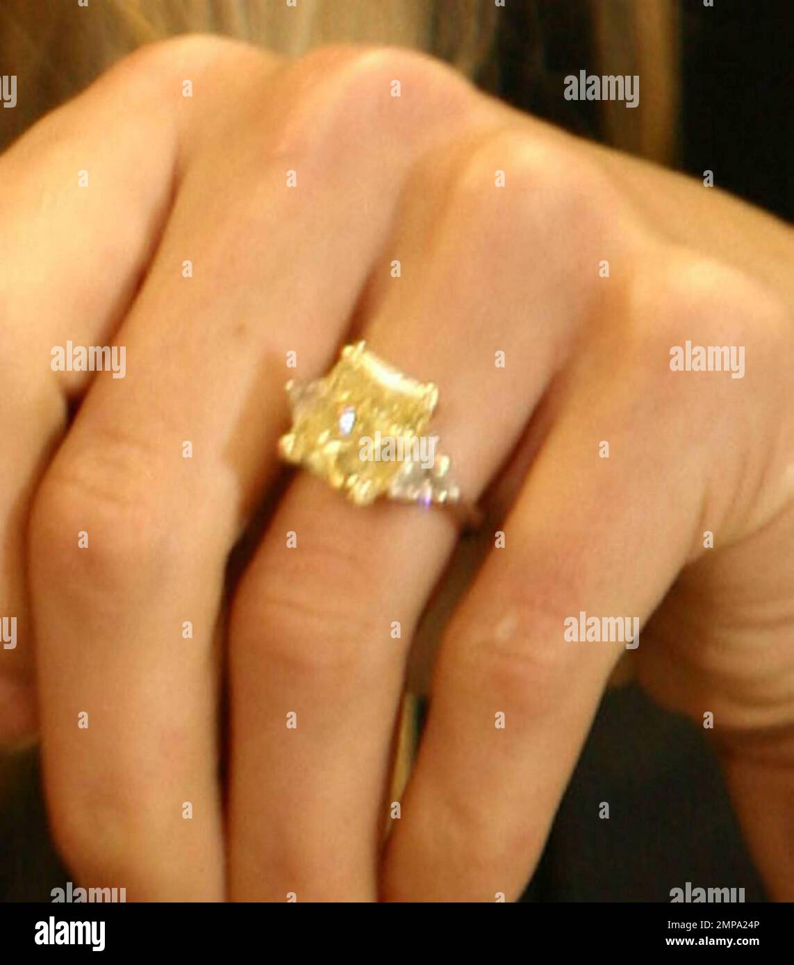 Anna kournikova deals engagement ring