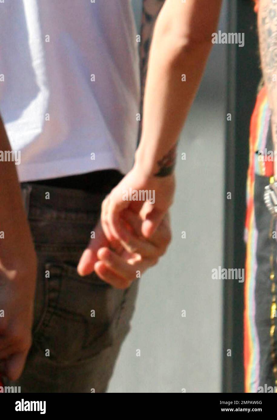 Ashlee simpson boyfriend pete wentz hi-res stock photography and images -  Alamy, image size:915x1390