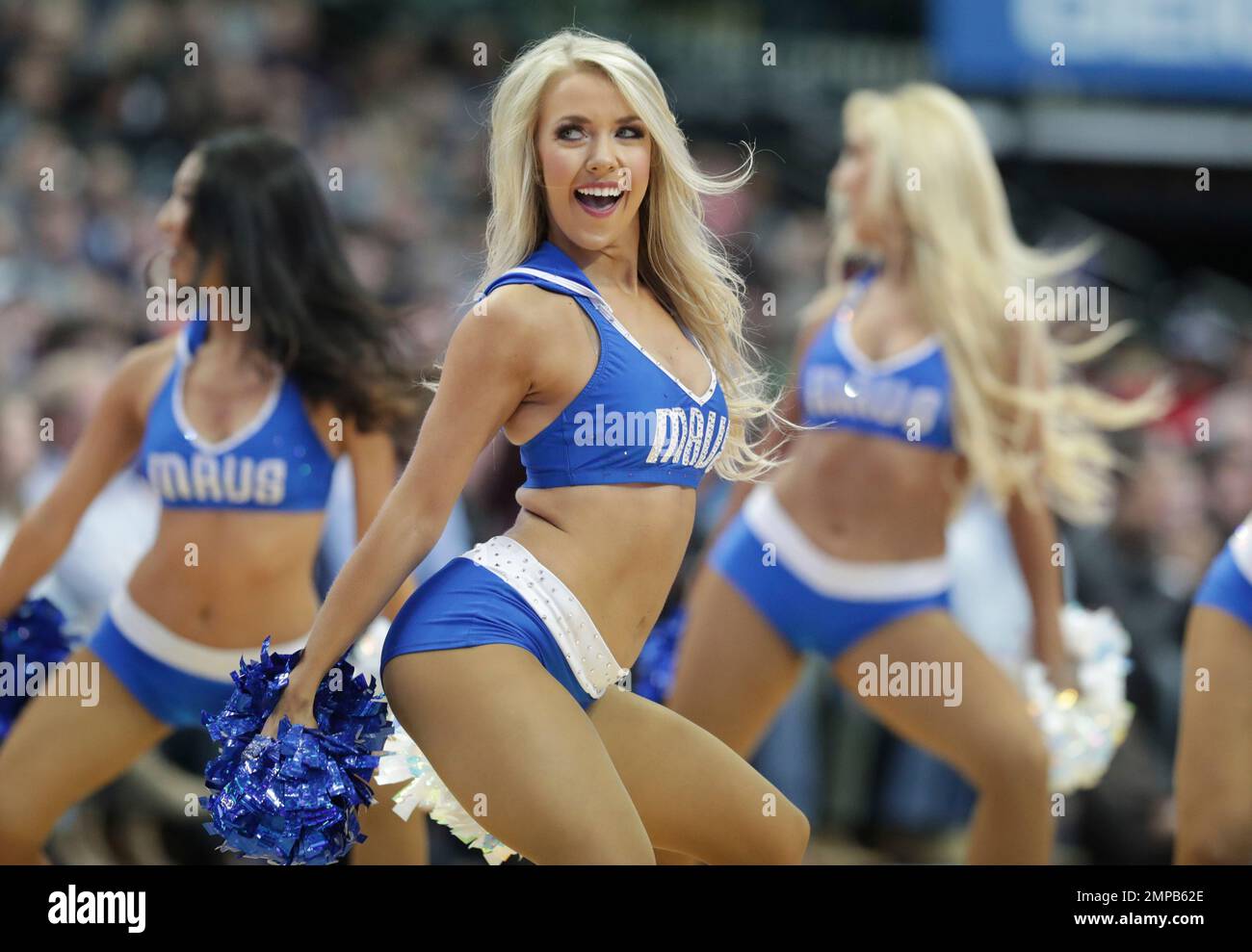 Photos: In honor of Mavericks Dancers tryouts; a look at the 2002-03 squad, image size:1300x989