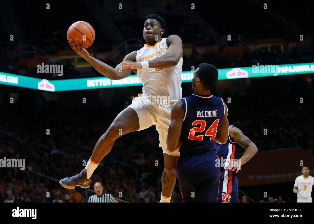 Tennessee forward Admiral Schofield, left, is defended under the basket