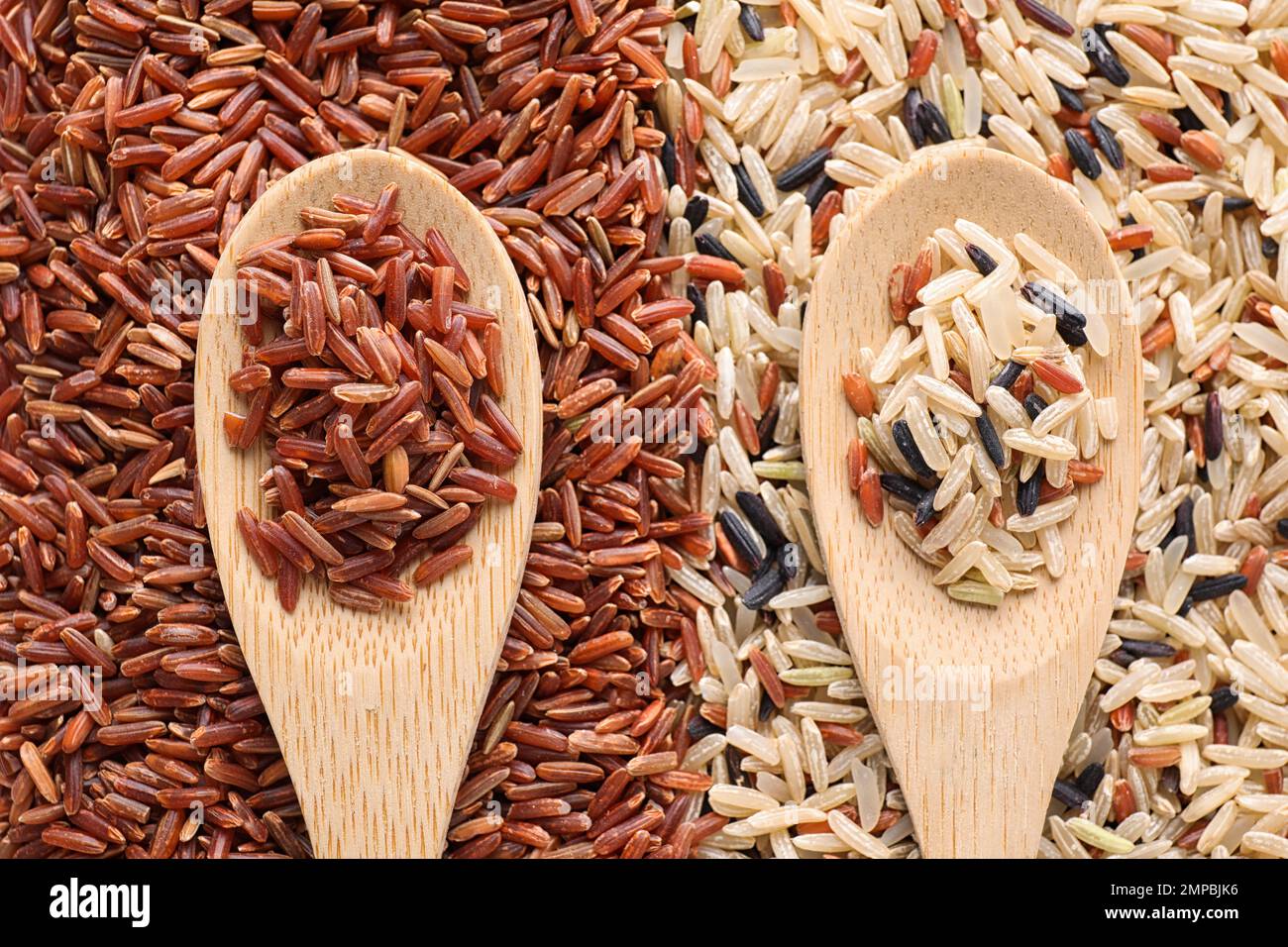 Spoons different raw rice hi-res stock photography and images - Alamy