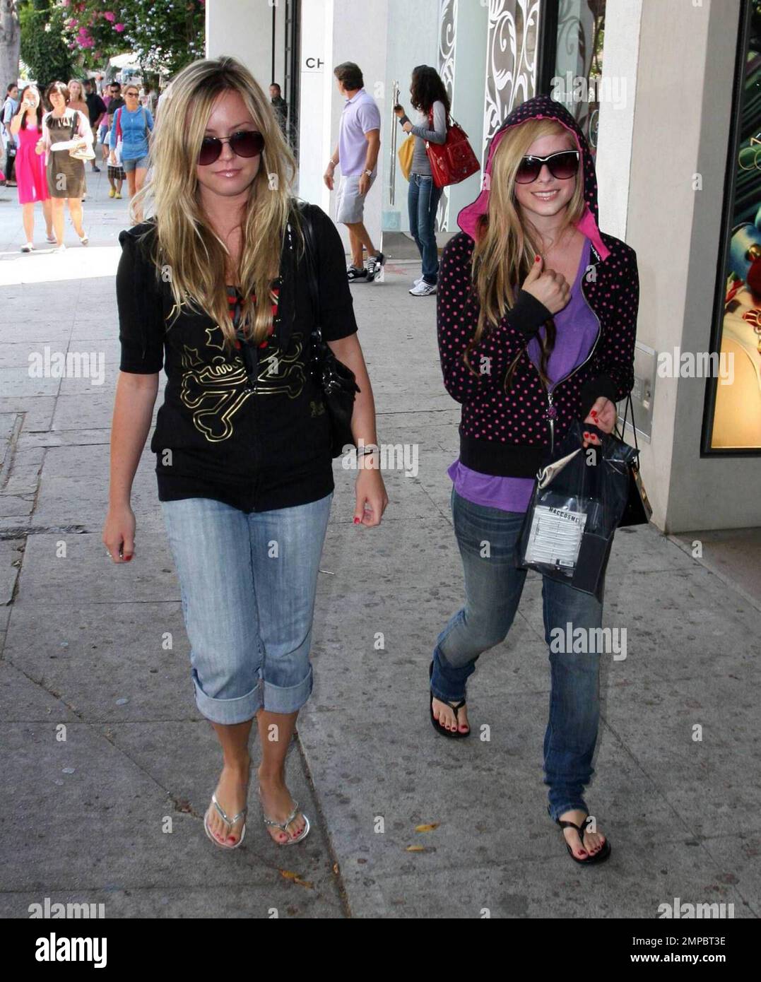 avril-lavigne-and-a-female-