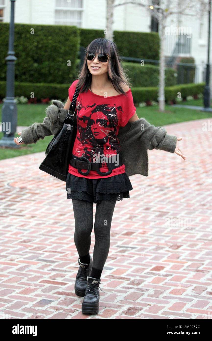 bai-ling-gets-her-groove-on-for-the-paparazzi-outside-the-platinum