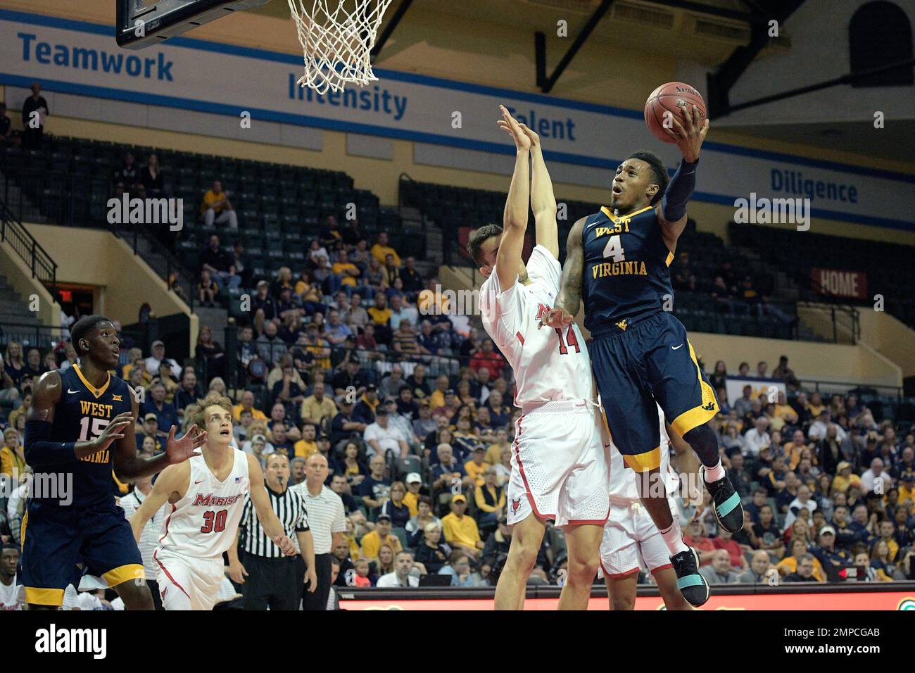 West Virginia guard Daxter Miles Jr. (4) goes up for a shot in front of