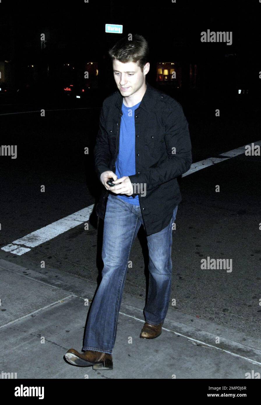 Actor Benjamin McKenzie outside STK restaurant. Ben tried very hard not to be photographed with the girl he was with as they arrived and left together in West Hollywood, CA. 3/25/08.  . Stock Photo