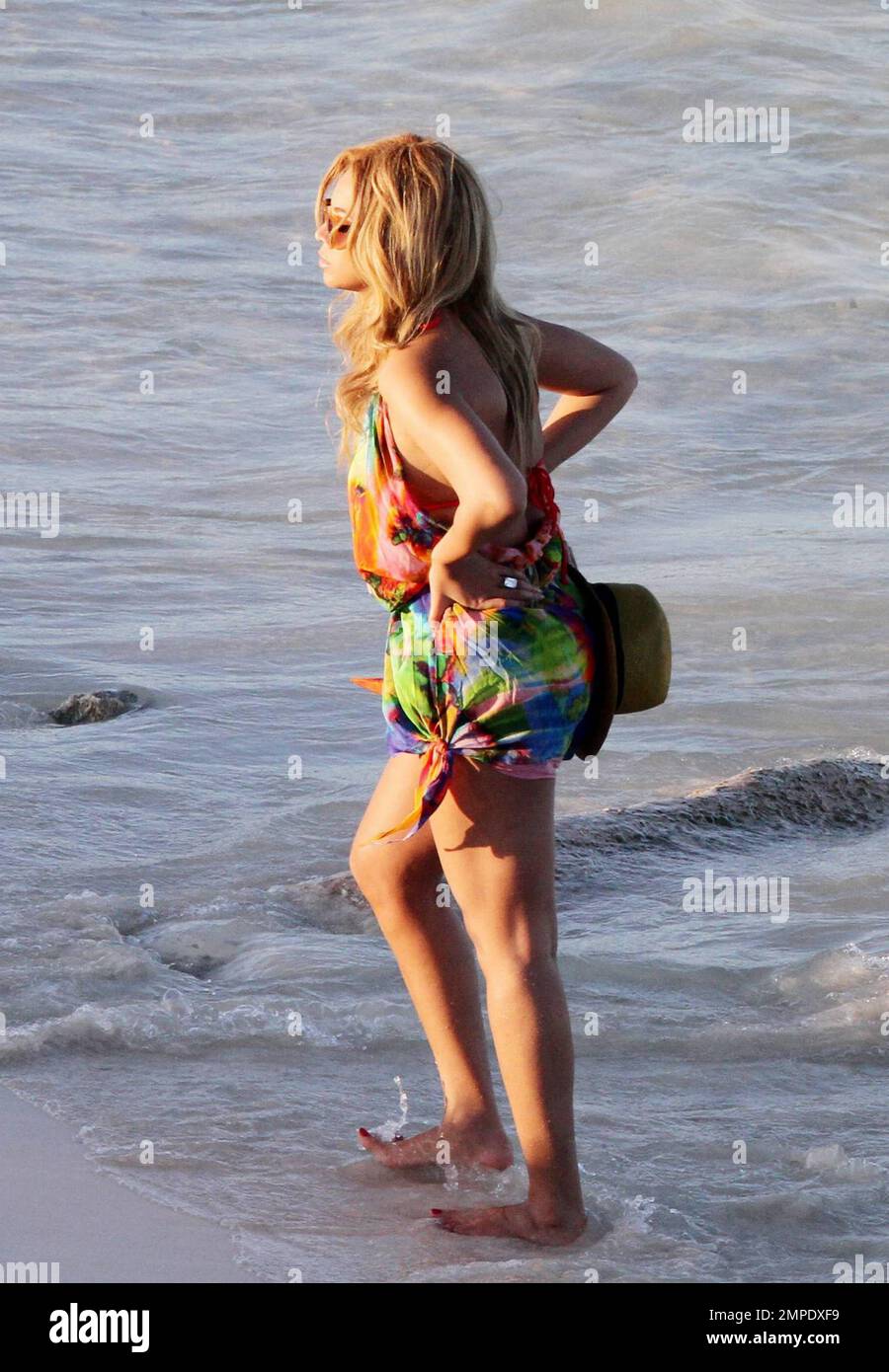 EXCLUSIVE!! Beyonce takes a stroll on the beach and paddles in the ocean during a quick visit to
