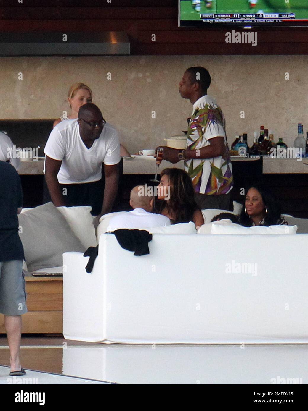 Beyonce Knowles looks positively glowing in a long green maxi dress ...