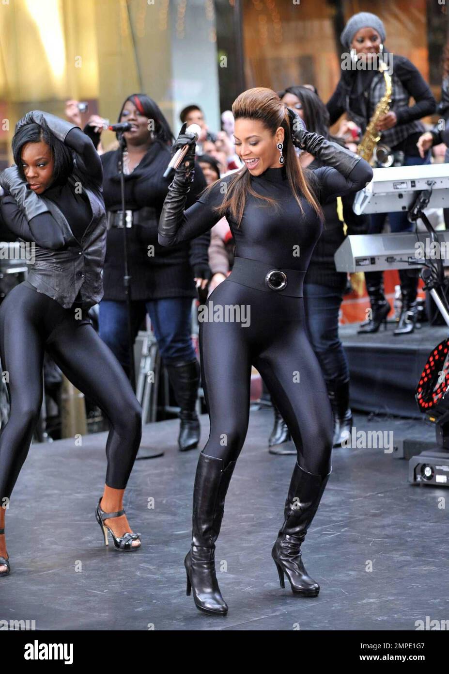 Beyonce performs live on NBC's
