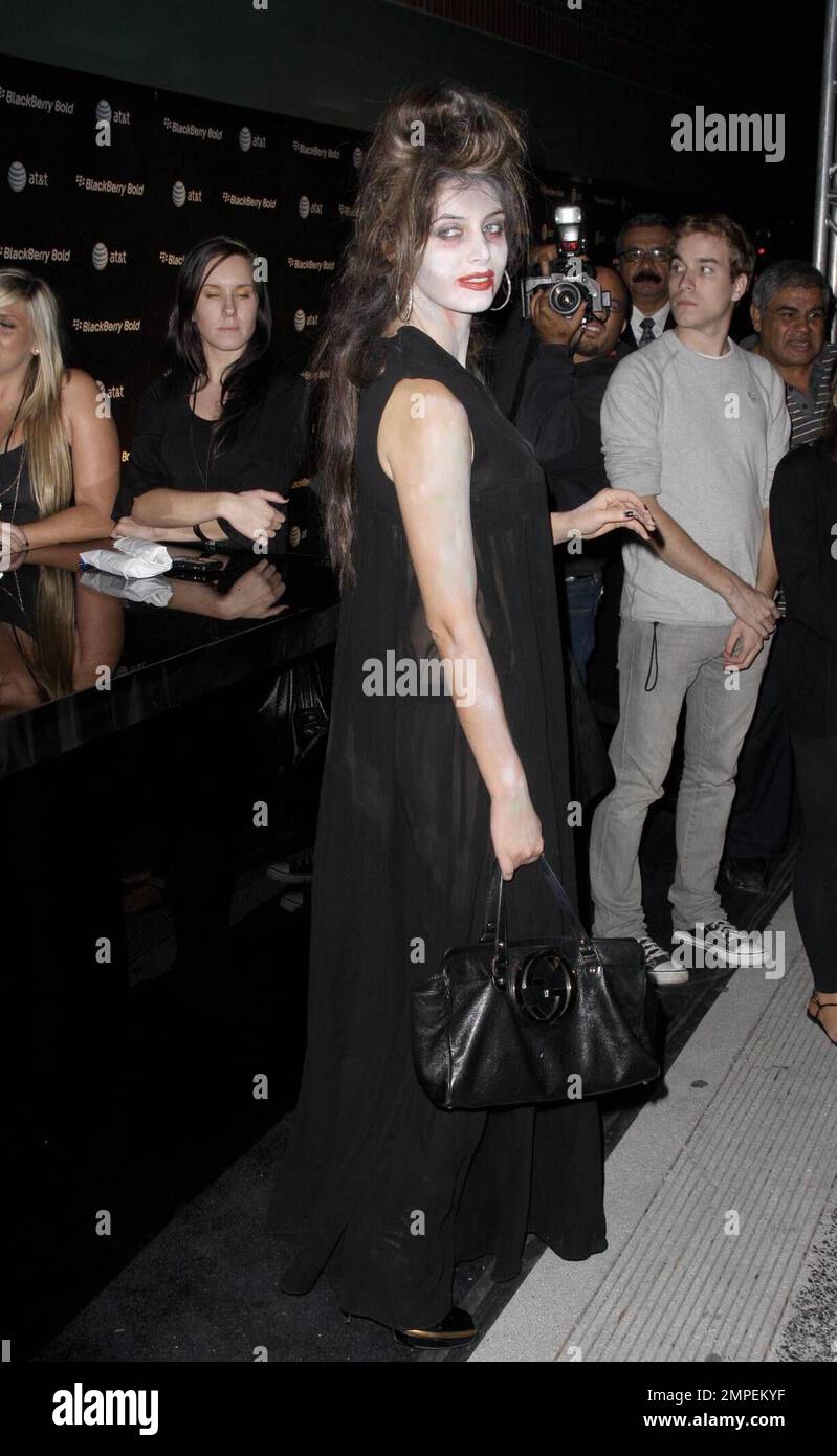 Mom and daughter Lisa and Brittny Gastineau dressed up as a winged ...