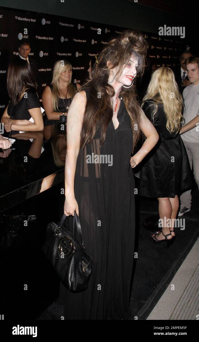 Mom and daughter Lisa and Brittny Gastineau dressed up as a winged ...