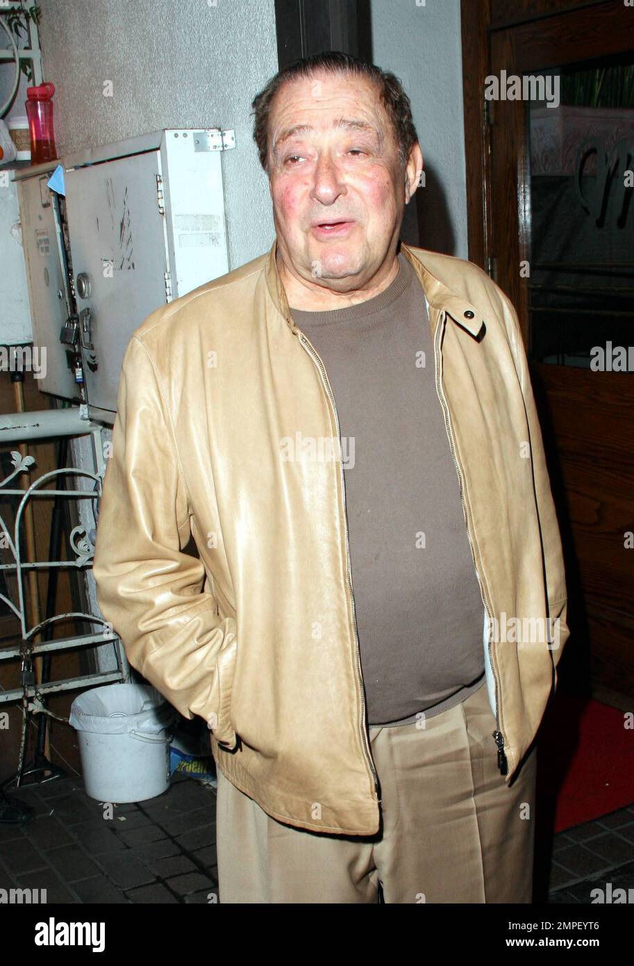 EXCLUSIVE!! Boxing promoter Bob Arum poses for photos outside the