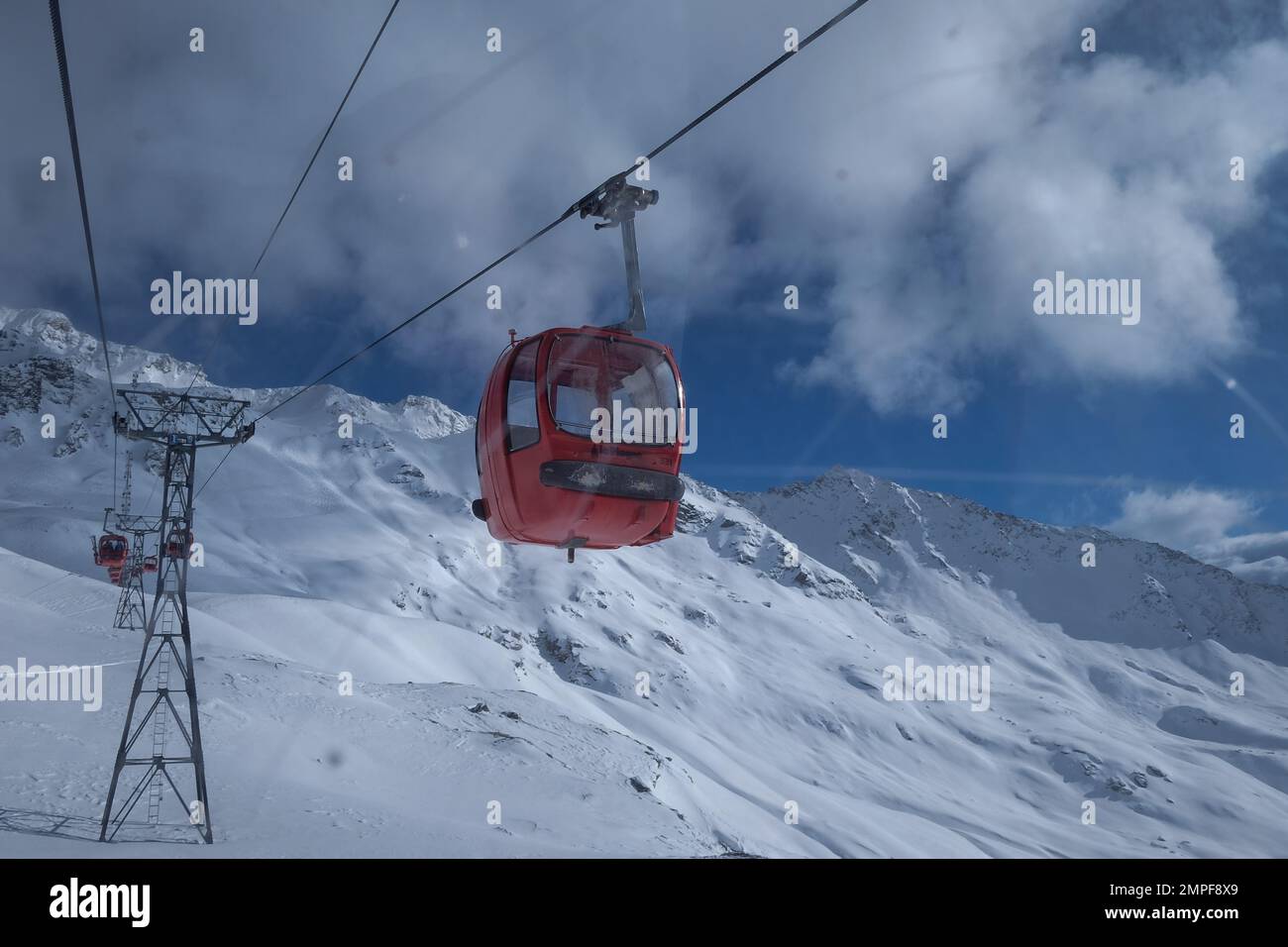 Michael Bunel / Le Pictorium -  Skiing in the Alps -  3/1/2016  -  Savoie / France / La plagne  -  illustration ski holidays. the cable car / telesieg Stock Photo