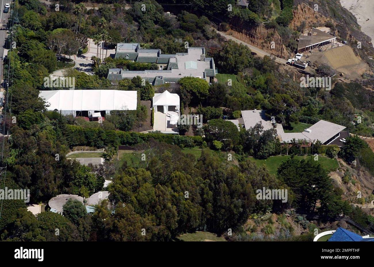Exclusive!! Brad Pitt's Malibu mansion in California complete with sun