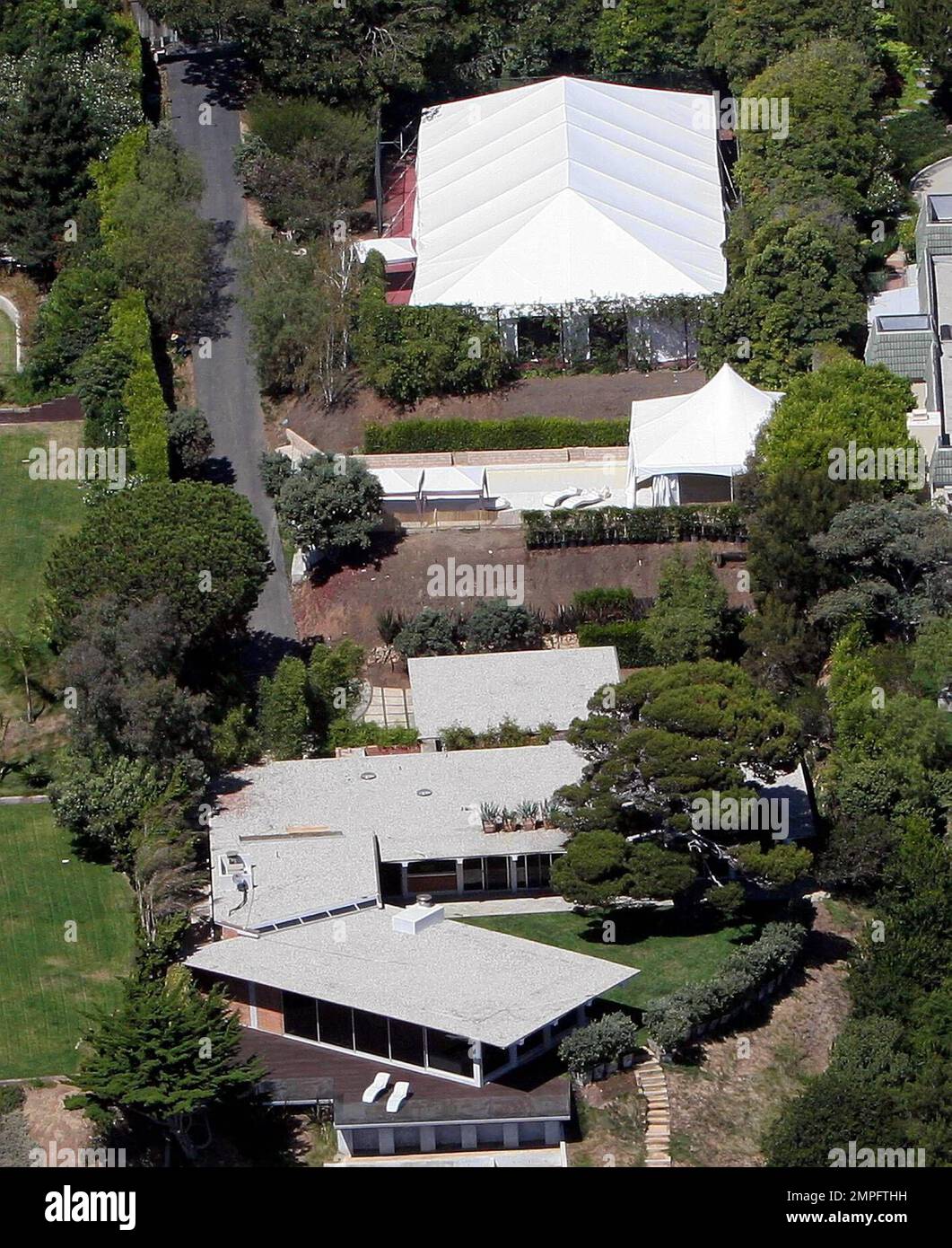 Exclusive!! Brad Pitt's Malibu mansion in California complete with sun