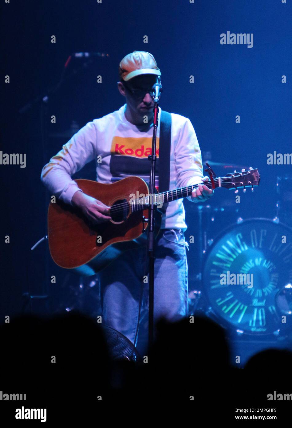 Jack Antonoff with Bleachers perform during the Star 94.1 Christmas with  Kelly Clarkson \u0026 Bleachers LIVE at the Coca-Cola Roxy Theatre on Tuesday,  December 12, 2017, in Atlanta. (Photo by Katie Darby/Invision/AP, image size:950x1390
