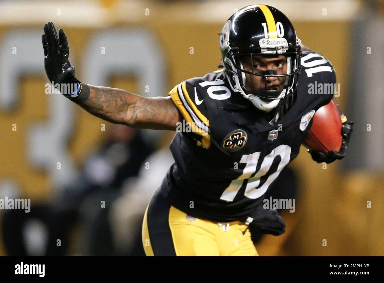 Pittsburgh Steelers' Martavis Bryant (10) muffs a kickoff, but recovered  the ball during an NFL football game against the Baltimore Ravens, Sunday,  Dec. 10, 2017, in Pittsburgh. (AP Photo/Keith Srakocic Stock Photo - Alamy