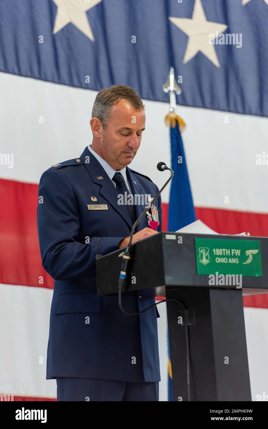 U.S. Air Force Col. Michael DiDio, outgoing commander of the Ohio National Guard’s 180th Fighter Wing, gives remarks during a Change of Command ceremony at the 180FW in Swanton, Ohio, Oct. 15, 2022. During the ceremony, outgoing 180FW commander, DiDio, relinquished command to Col. Chad Holesko. Stock Photo