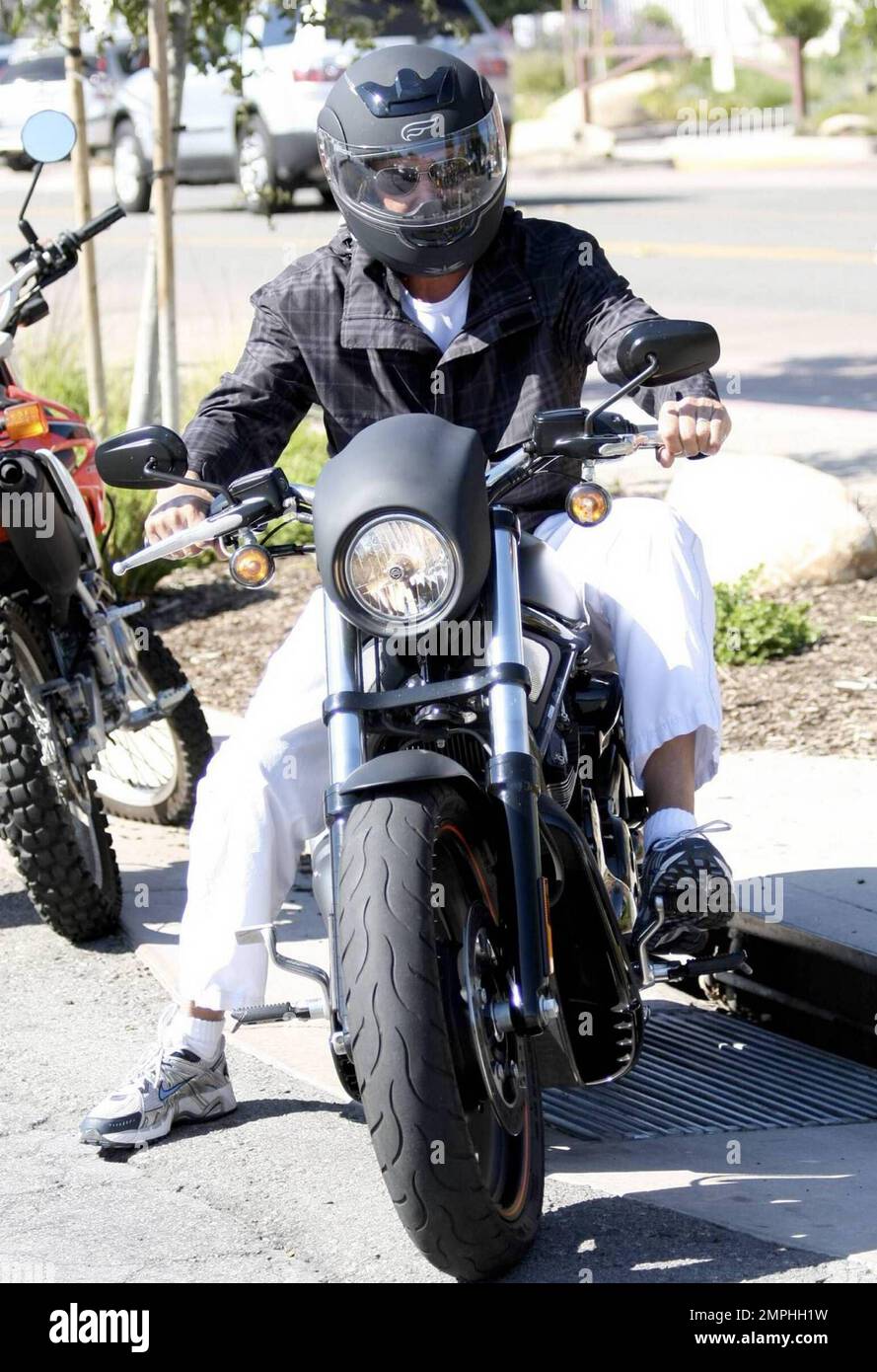 Reality star and sports legend Bruce Jenner has a healthy lunch with ...